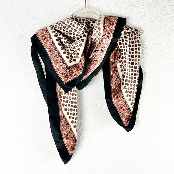 ISOTONER - SIGNATURE COLLECTION |🧣🖤Paisley Print Large Square Scarf - Picture 6 of 8